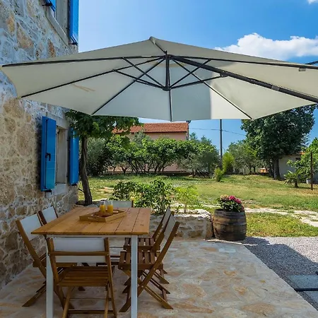 Laura Ripenda Holiday home Ripenda Kras