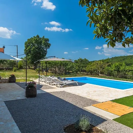 Laura Ripenda Holiday home Ripenda Kras