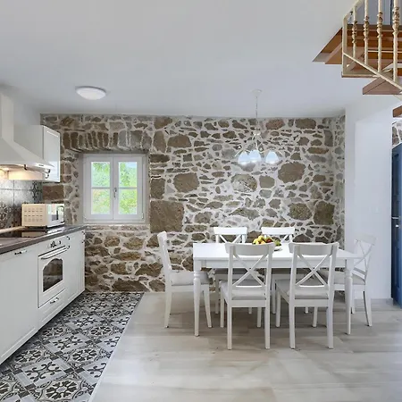 Vikendica Laura Ripenda *