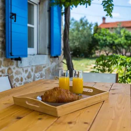 Vikendica Laura Ripenda *