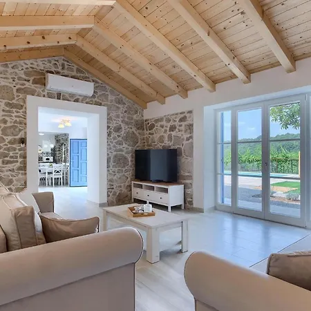 Vikendica Laura Ripenda Ripenda Kras