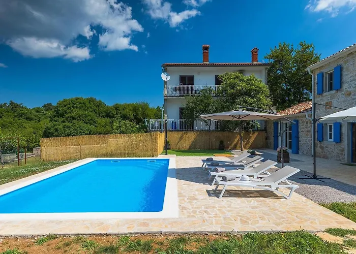 Laura Ripenda Vikendica *