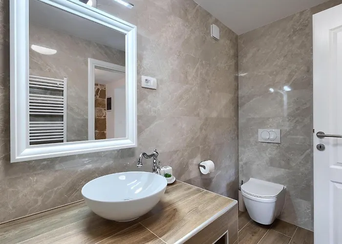 Laura Ripenda Vikendica *