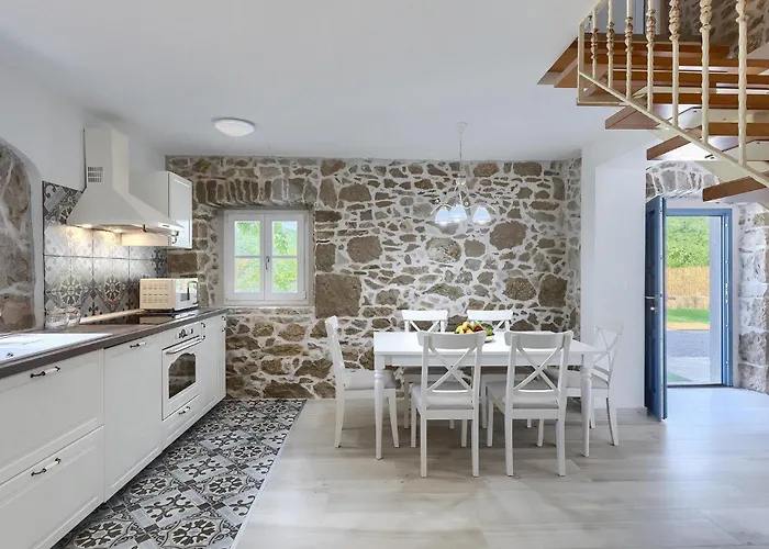 Vikendica Laura Ripenda *