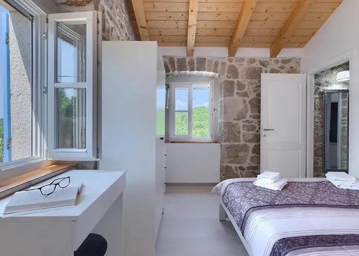 Laura Ripenda Vikendica