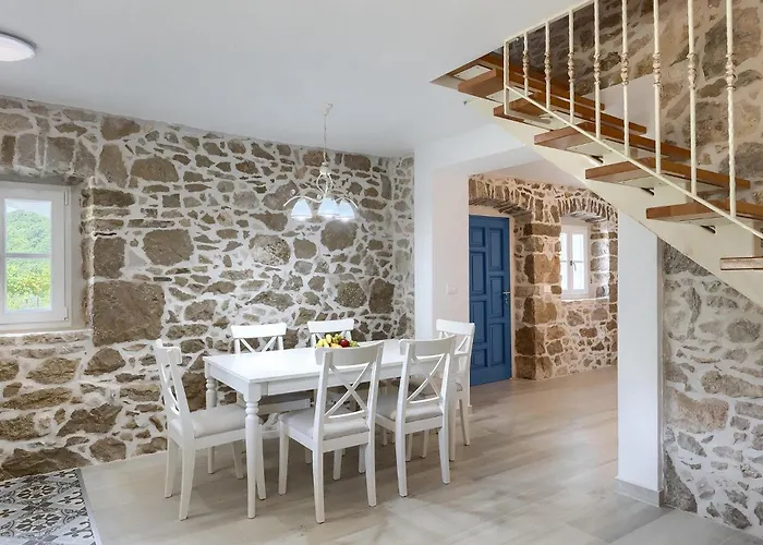 Laura Ripenda Vikendica *